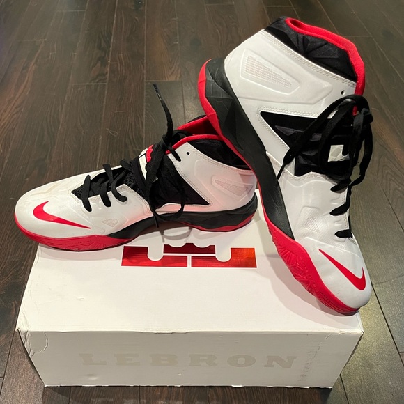 Lebron Nike Zoom Soldier VII - Picture 2 of 3